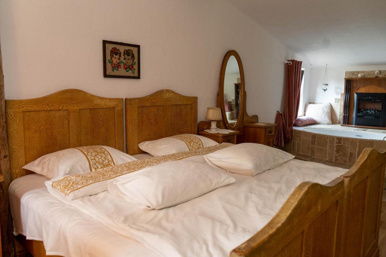Casa Poveste Pensiunea-Muzeu Moldvahosszúmező Kültér fotó
