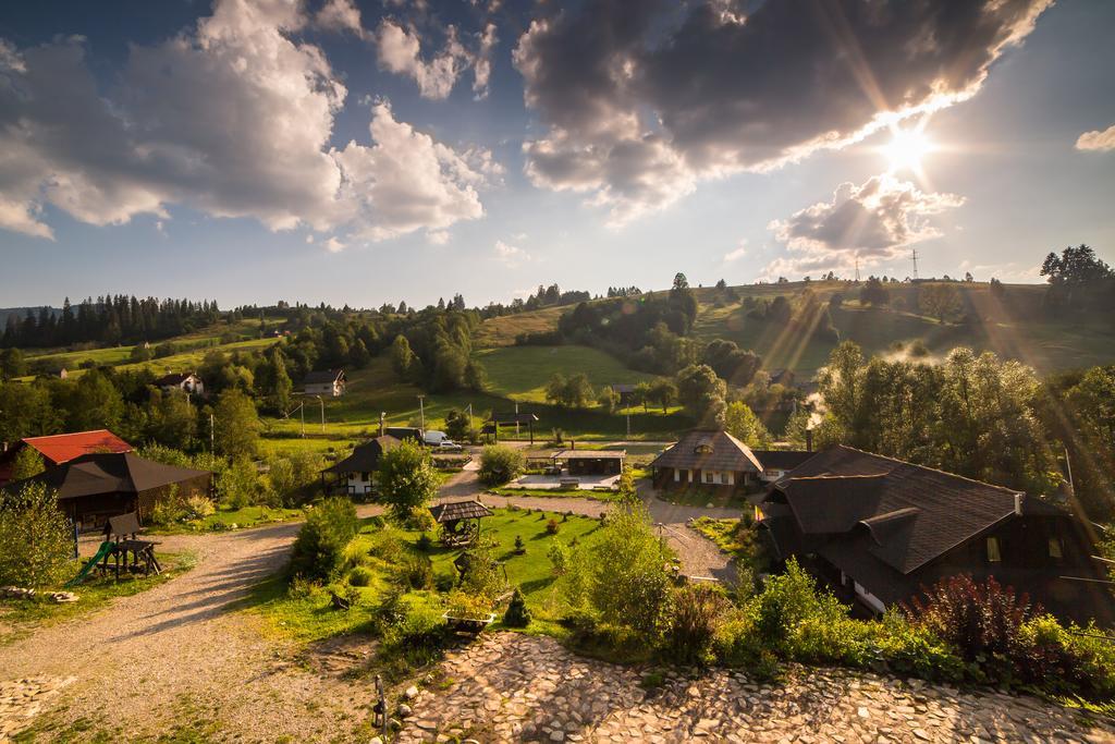 Casa Poveste Pensiunea-Muzeu Moldvahosszúmező Kültér fotó